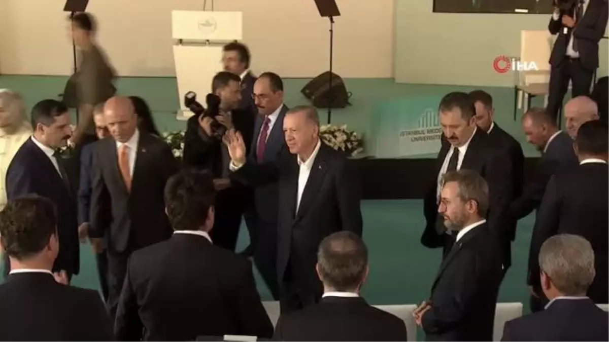 Cumhurbaşkanı Erdoğan: '(Medeniyet Üniversitesi'nde) Bir milyon cilt basılı kitabı ve aynı anda 3 bin kişiye hizmet verecek, ülkemizin en büyük...