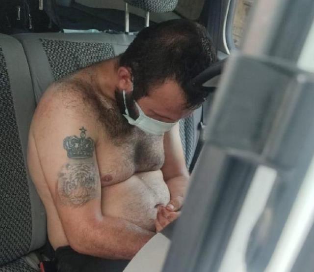 İhbara giden ekiplerin düşen tabancasını alıp 2 polisi ayağından vurdu