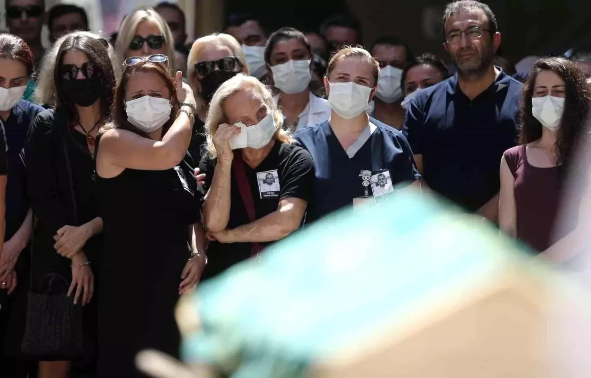 Rekortmen doktor yüzlerce kişiyi organ nakliyle kurtardı, kendisi organ beklerken hayata veda etti