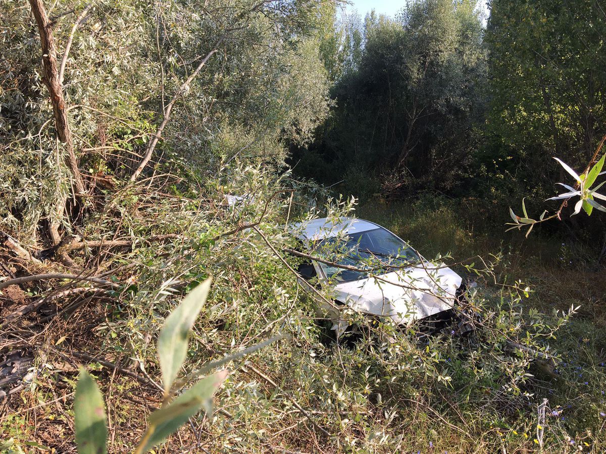 Tokat haberleri! Tokat'ta şarampole düşen otomobildeki polis ile eşi ve çocuğu yaralandı