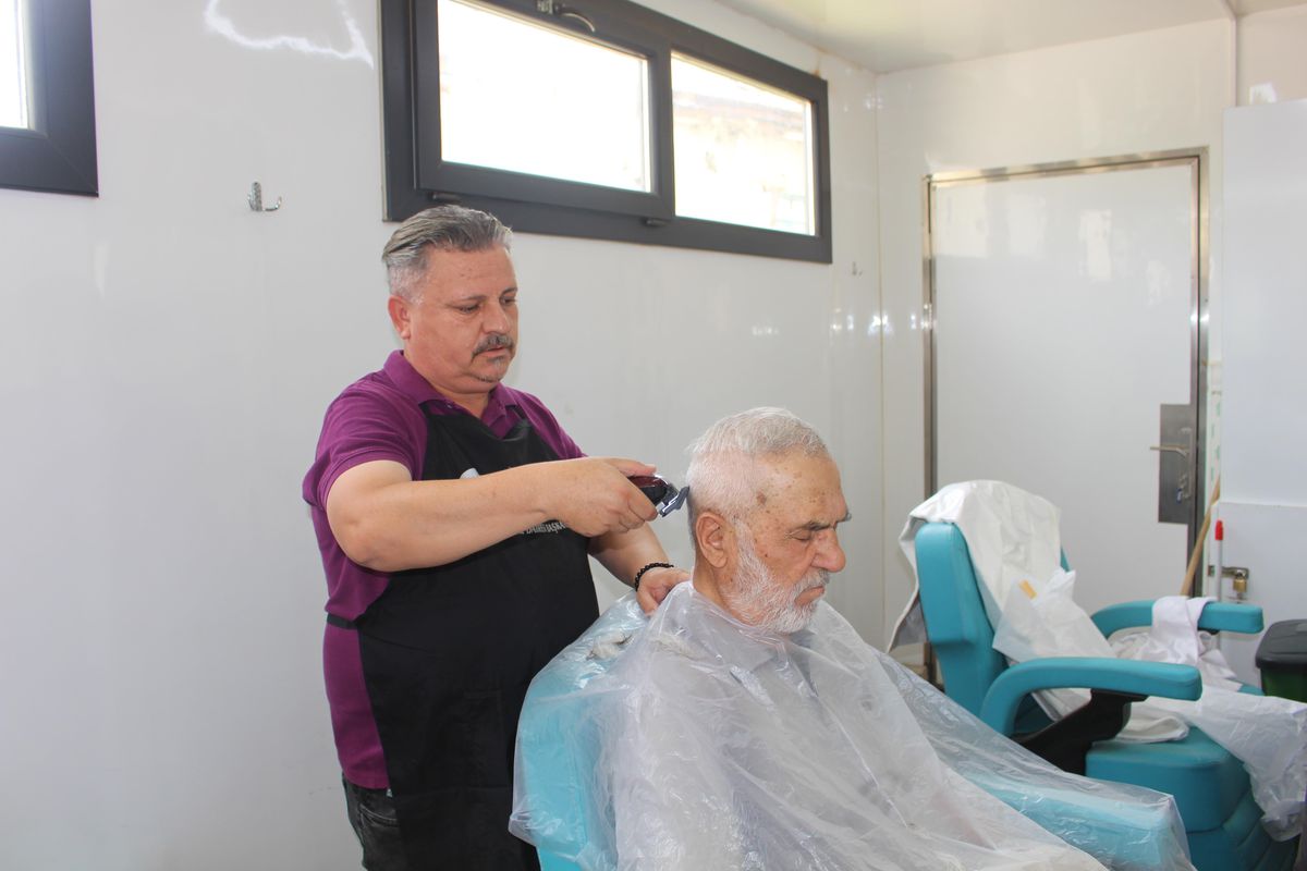 Antalya haberi: Antalya'da mobil kuaför tırı ile yaylalardaki vatandaşların kişisel bakımları yapılıyor