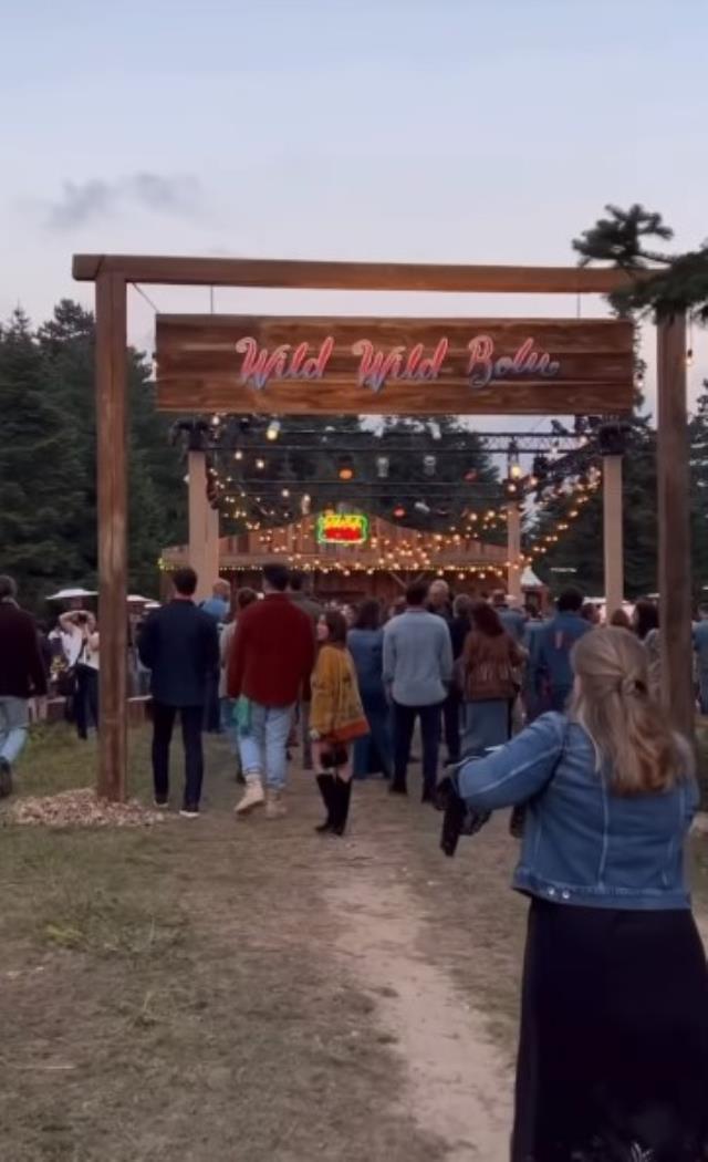 Can Vitali Hakko ve Deniz Aktaş çifti düğün öncesi 'Western' temalı parti yaptı