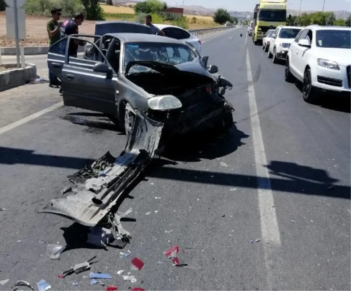 Son dakika haber: Elazığ'da, kırmızı ışıkta kaza: 5 yaralı