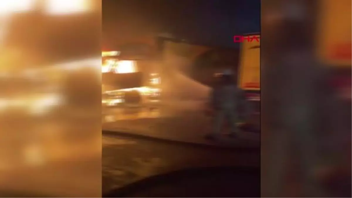 İSTANBUL-ESENYURT'TA PARK HALİNDEKİ TIR ALEV ALEV YANDI