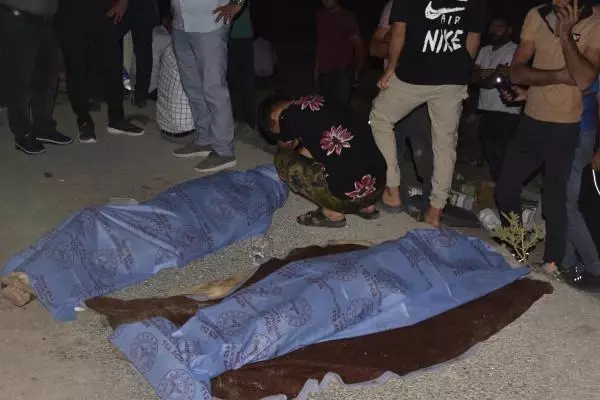 Ehliyetsiz sürücünün kullandığı kamyonet, TIR'a arkadan çarptı: 3 ölü Ehliyetsiz sürücünün kullandığı kamyonet, TIR'a arkadan çarptı: 3 ölü