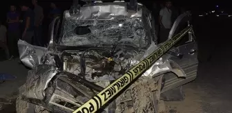 Ehliyetsiz sürücünün kullandığı kamyonet, tıra arkadan çarptı: 3 ölü