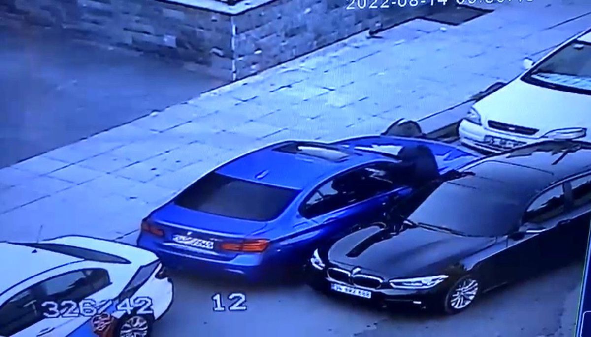 İstanbul'da lüks otomobillerden ön konsol hırsızlığı kamerada