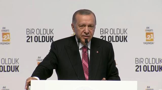 Cumhurbaşkanı Erdoğan, AK Parti'nin icraatını ünlü sanatçı İbrahim Tatlıses'in sözleriyle anlattı