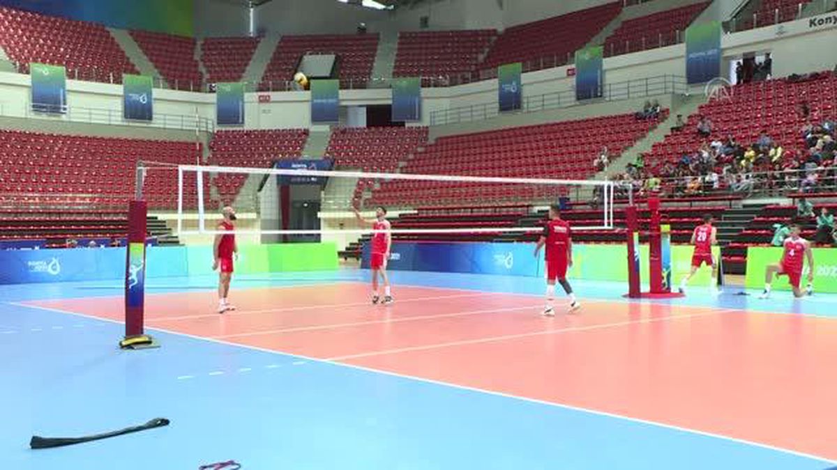 Denemek için başladığı voleybolda, milli takımın vazgeçilmezlerinden oldu