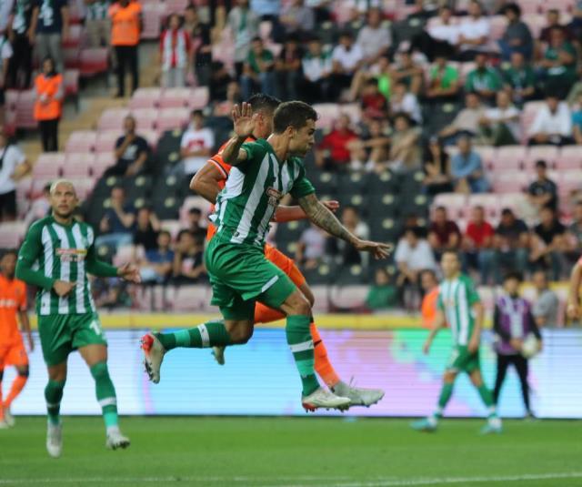 Eskişehir'de gol sesi çıkmadı! Başakşehir-Konyaspor maçı golsüz eşitlikle sonuçlandı
