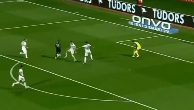 Fenerbahçelilere Güiza'yı unutturdu! Valencia'nın kaçırdığı golün izahı çok zor Fenerbahçelilere Güiza'yı unutturdu! Valencia'nın kaçırdığı golün izahı çok zor