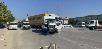 Gaziantep haber... GAZİANTEP'TE İŞÇİ SERVİSİ, TIR'A ÇARPTI: 6 YARALI