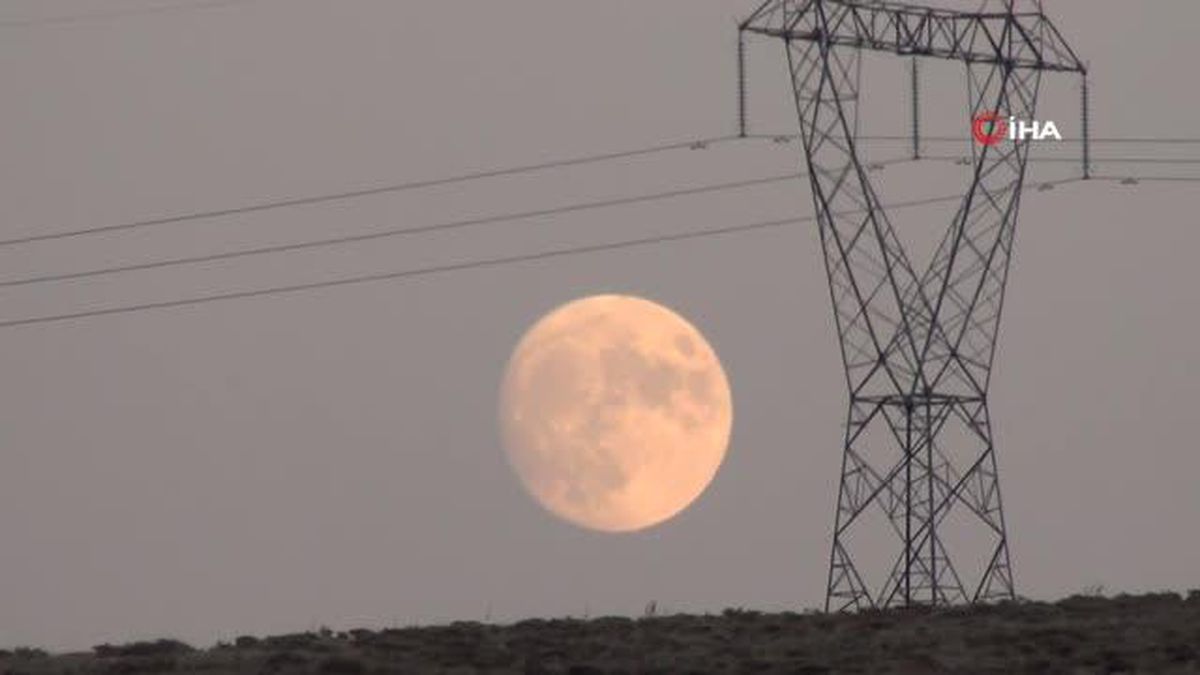 Kars haberi | Kars'ta mest eden dolunay manzarası