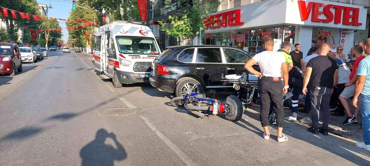 Son dakika haber... Otomobil ile motosiklet çarpıştı: 1 yaralı