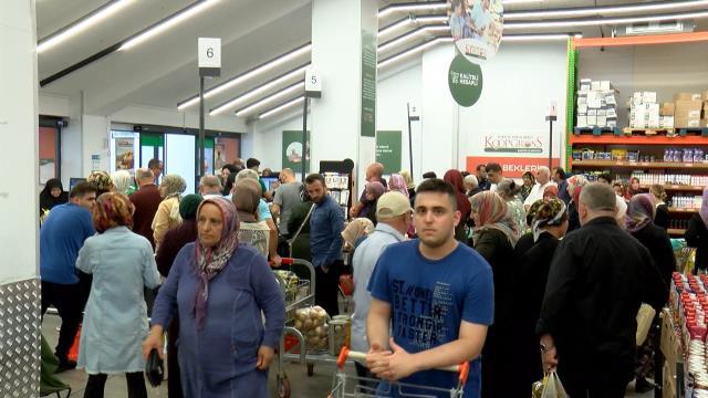 Vatandaş, Tarım Kredi marketlerine akın ediyor! İşte indirime giren ürünlerin fiyatları