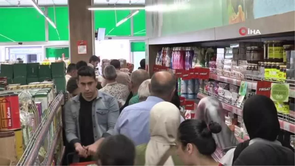 Vatandaşlar Tarım Kredi Kooperatif marketlerine akın etti