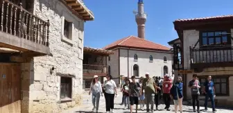 Afyon gündem haberleri... AFYONKARAHİSAR - Büyük Taarruz'un 100. yılı dolayısıyla şehit ve gazi çocukları Kocatepe'yi gezdi