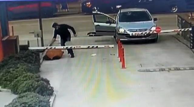 Eski eşini ve arkadaşını öldüren polis, 'Suçlu takibi yapıyorum' diyerek aracın yerini tespit ettirmiş