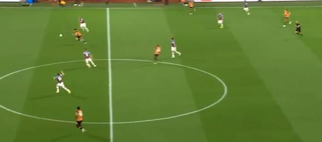 Gol kralı mı olacaksın Ozan! Metrelerce topu sürüp öyle bir şut çekti ki kaleci neye uğradığını şaşırdı