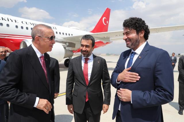 Hakan Taşıyan'ın Cumhurbaşkanı Erdoğan'a olan vefası Twitter'da gündem oldu Hakan Taşıyan'ın Cumhurbaşkanı Erdoğan'a olan vefası Twitter'da gündem oldu