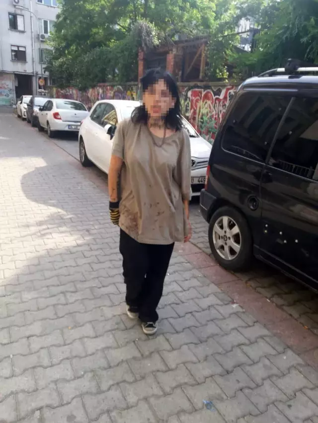 Sokakta yaşayan 2 sevgili, mahalleliyi canından bezdirdi! Son yaptıkları bardağı taşırdı