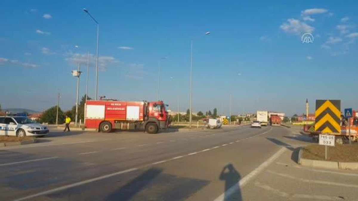 Kamyonla otobüsün çarpıştığı kazada 1 kişi yaralandı