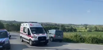 Sakarya gündem haberleri... Kaynarca'da hafif ticari araçla çarpışan otomobildeki 2 kişi yaralandı