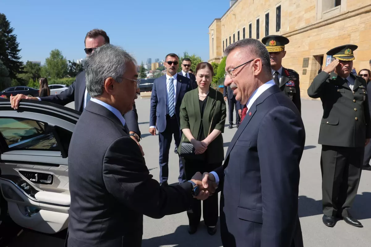 Malezya Kralı Sultan Abdullah Şah, Anıtkabir'i ziyaret etti