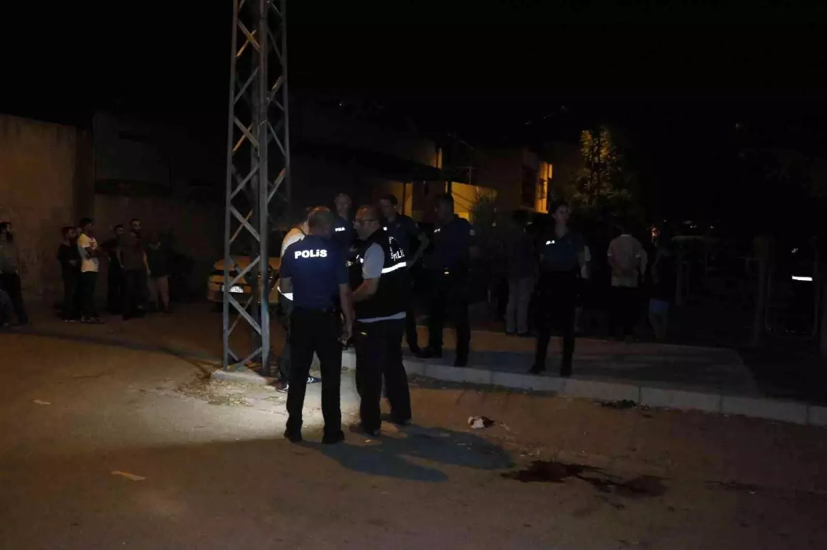 Son dakika haber: Adana'da selam verme bahanesiyle yaklaştı, 2 kişiyi vurdu