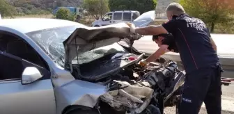 Burdur gündem haberi | Burdur'da hafif ticari araçla otomobilin çarpıştığı kazada 4 kişi yaralandı