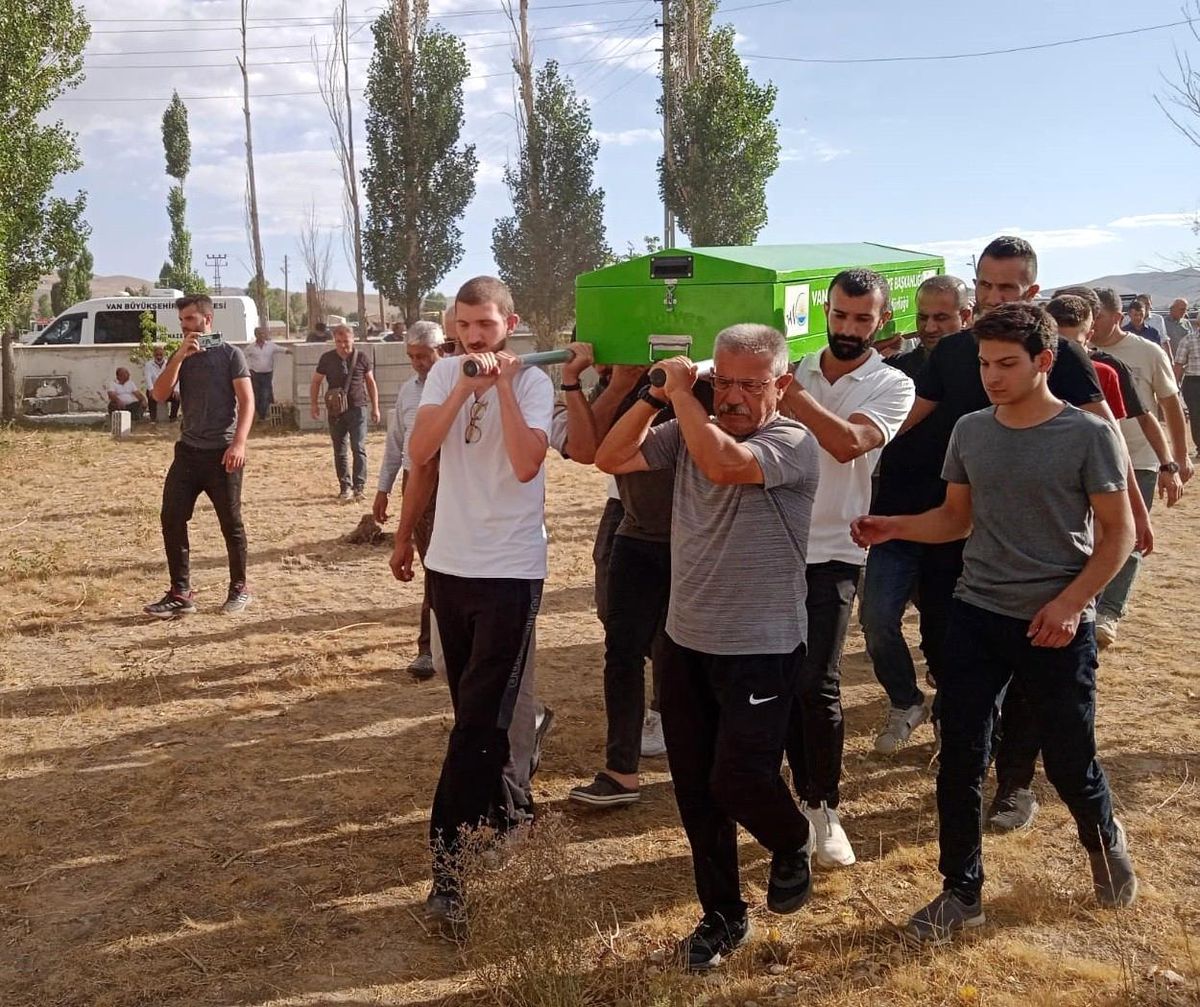Van haberleri... İHA Van Bölge Müdürü Akyüz'ün acı günü