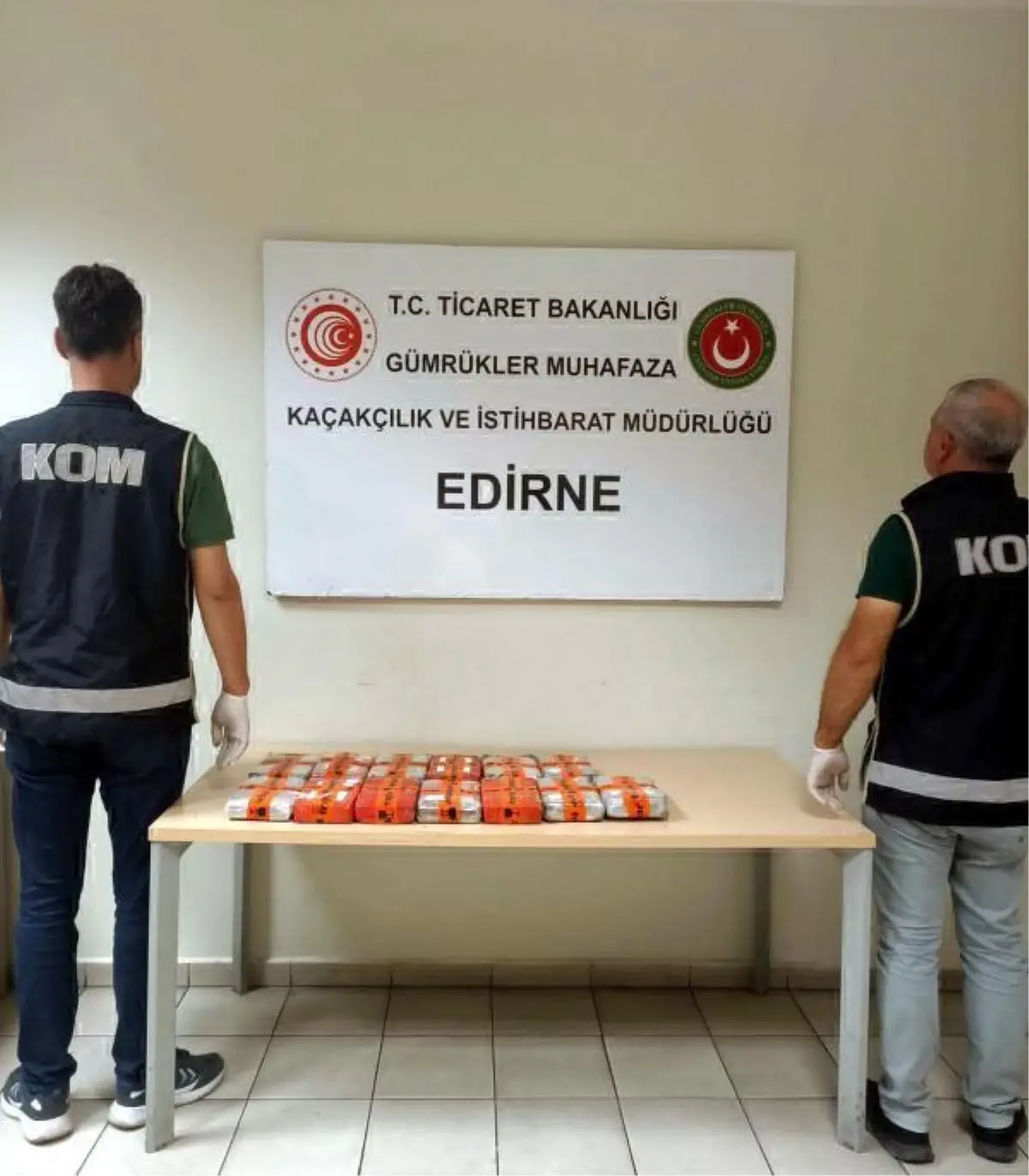 Kapıkule'de, TIR'ın yedek lastiğinden 15 kilo kokain çıktı