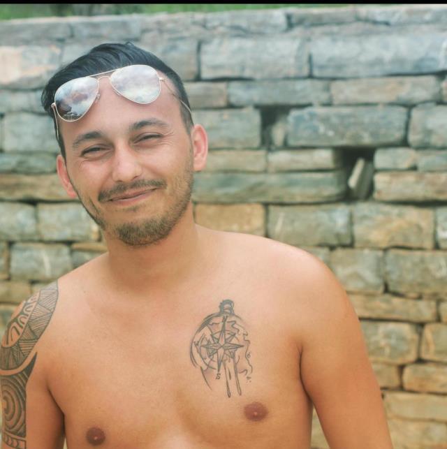 Kıskançlık krizine giren adam, eski eşinin sevgilisini defalarca bıçaklayıp boğazını kesti