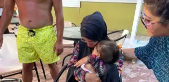 Sahilde kaybolan kızına kavuşan anne, gözyaşlarına boğuldu