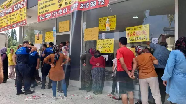 Ucuz halı izdihamı yaşanan mağaza ruhsatsız çıkınca kapısına kilit vuruldu