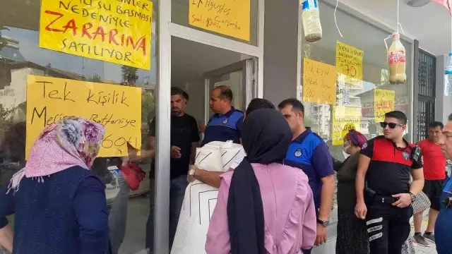 Ucuz halı izdihamı yaşanan mağaza ruhsatsız çıkınca kapısına kilit vuruldu