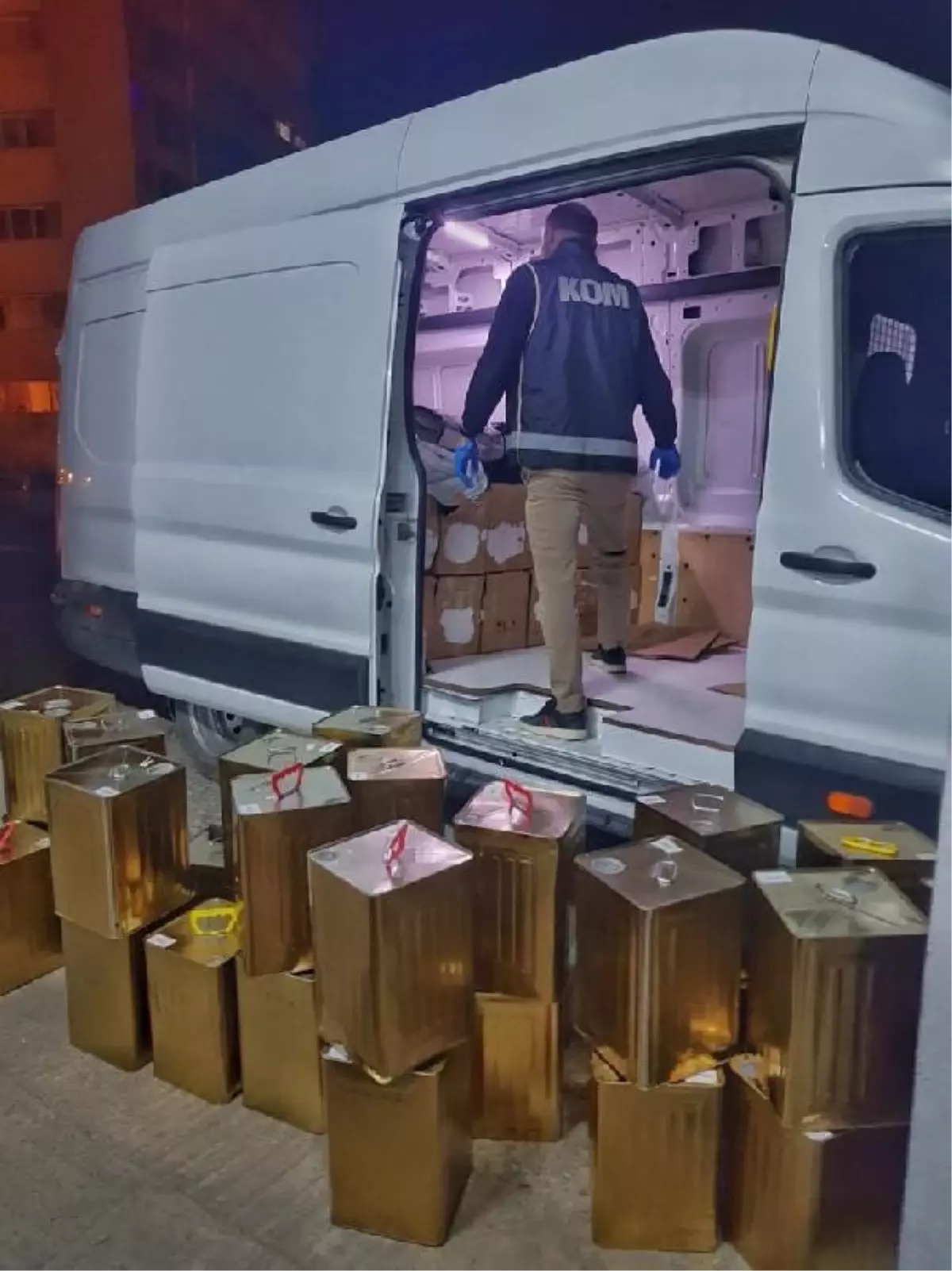 Ardahan gündem haberleri... Ardahan'da 2 bin 800 kilo sahte bal ele geçirildi