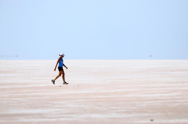 Avustralyalı aktivist küresel su sorunu için Tuz Gölü'nde maraton koştu