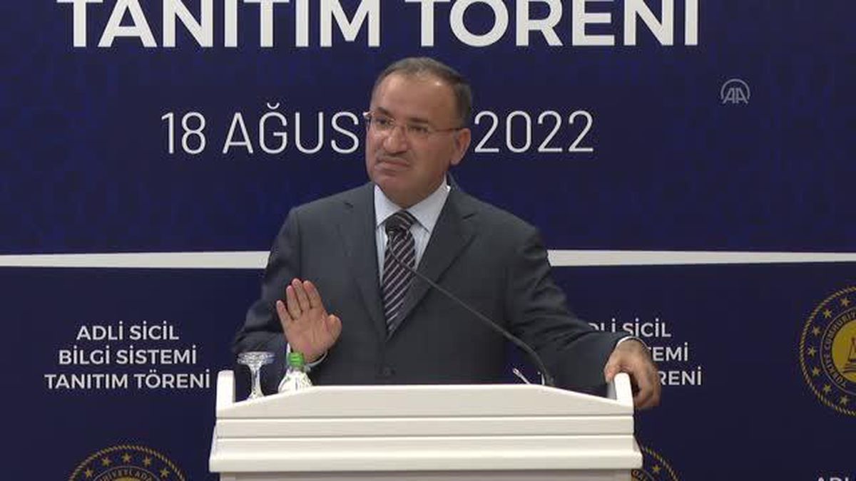 Bakan Bozdağ: 'Kimse bu ülkede savcılığa, hakimliğe soyunmasın. Bu ülkenin yargı organları var'