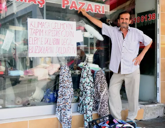Samsunlu esnaf bunu hiç beklemiyordu! Dükkanının camına astığı yazı sonrası işleri açıldı