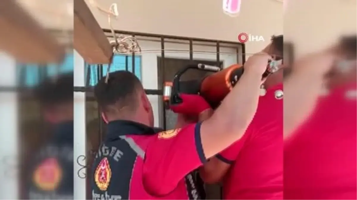 Kafası demir parmaklıklara sıkışan çocuk güçlükle kurtarıldı
