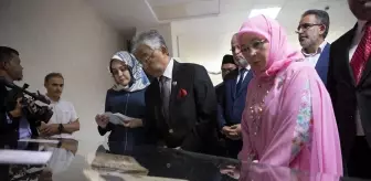 Malezya Kralı Abdullah Şah ile Kraliçe Tunku Azizah, Diyanet İşleri Başkanlığı kütüphanesini gezdi