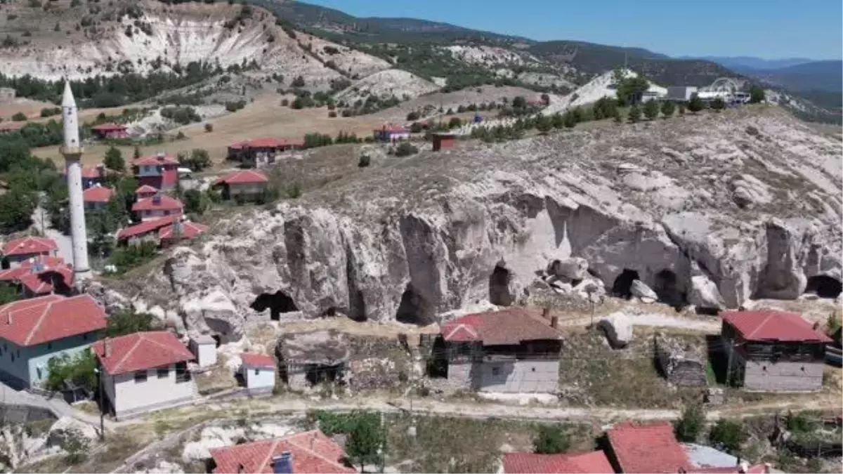 Tarihi yapılarıyla Mahkemeağcin köyü