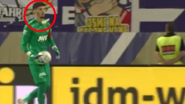 Austria Wien, Altay Bayındır'a davul tokmağı fırlatan holigana ev yasağı uygulayacak