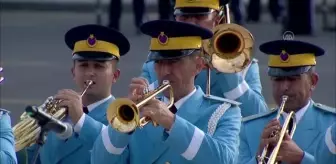 Cumhurbaşkanlığı Muhafız Alayı Tüfekli Gösteri Bölüğü nöbet değişimi gösterisi gerçekleştirildi (2)