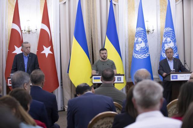 Dünya basını Lviv'deki zirveyi manşetlerine taşıdı: Erdoğan ara bulucu rolü oynayabilecek tek lider