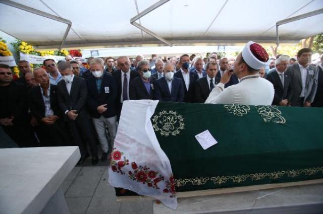 Dursun Özbek'i acı gününde yalnız bırakmadılar! Cenaze törenine siyaset ve spor dünyası çıkarma yaptı