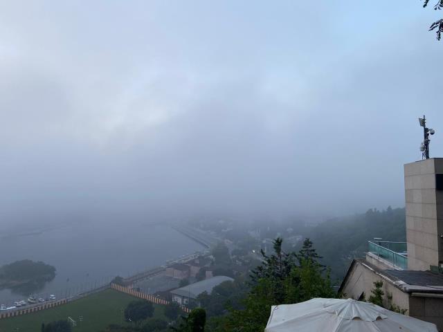 İstanbul' sise teslim oldu! Haliç Köprüsü adeta yok oldu İstanbul' sise teslim oldu! Haliç Köprüsü adeta yok oldu