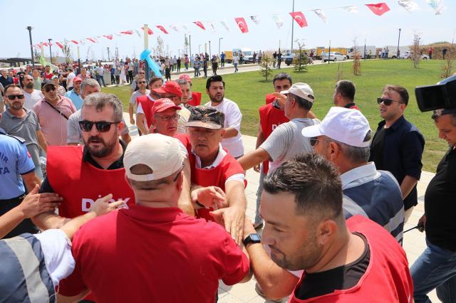 Kılıçdaroğlu'nun katılacağı açılış öncesi CHP'li belediyenin işçilerinden ek zam eylemi