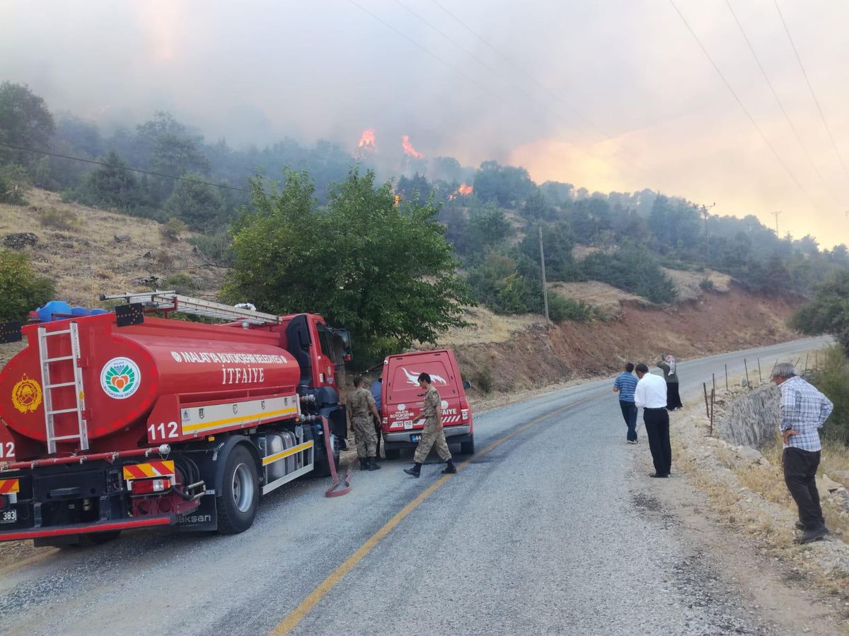 Son dakika haberi: Çıkan yangında 150 dönüm ormanlık alan zarar gördü